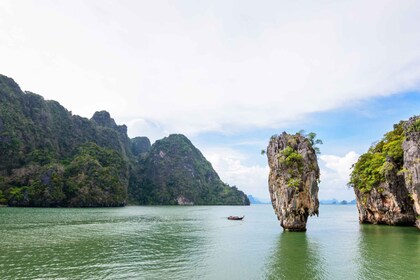Phuket: L'isola di James Bond in long tail privato con canoa