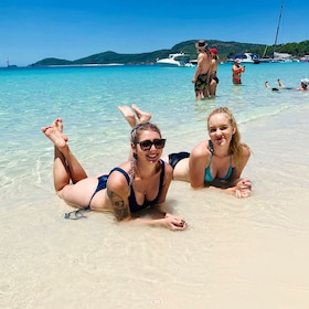 Playa Airlie Barbacoa en la playa de Whitehaven y Aventura en Hill Inlet