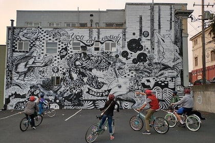 Old Town Eureka Waterfront and Street Art Bike Tour