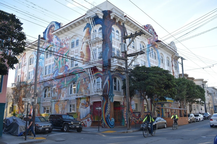 Mission District Food and History Walking Tour: Small Group