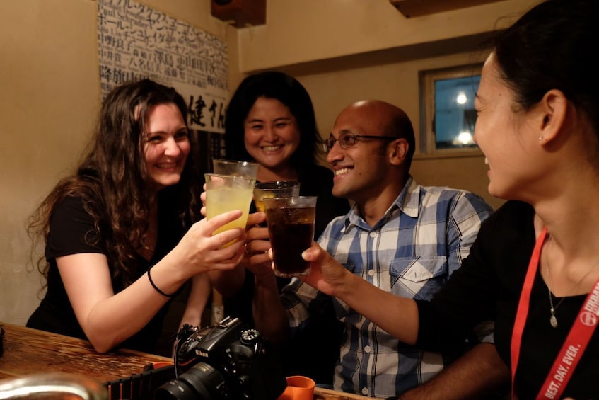 Kanpai Evening Tour in Tokyo Shinjuku Drinks and Neon Nights