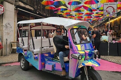 Tour privado guiado en tuk tuk eléctrico por la Lisboa histórica con 2,5 ho...