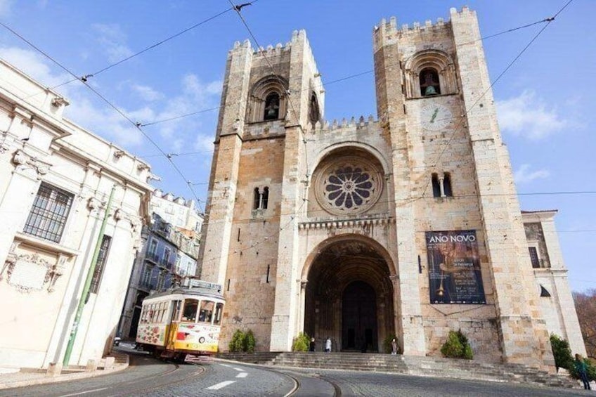 Private guided electric tuk tuk tour of historic Lisbon in 2 hours