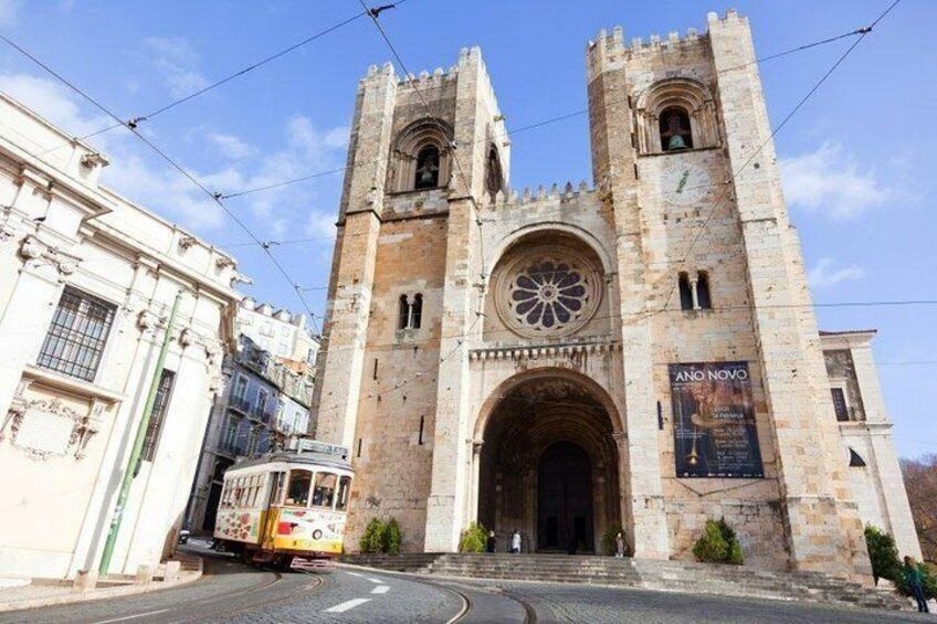 Private guided electric tuk tuk tour of historic Lisbon in 2 hours