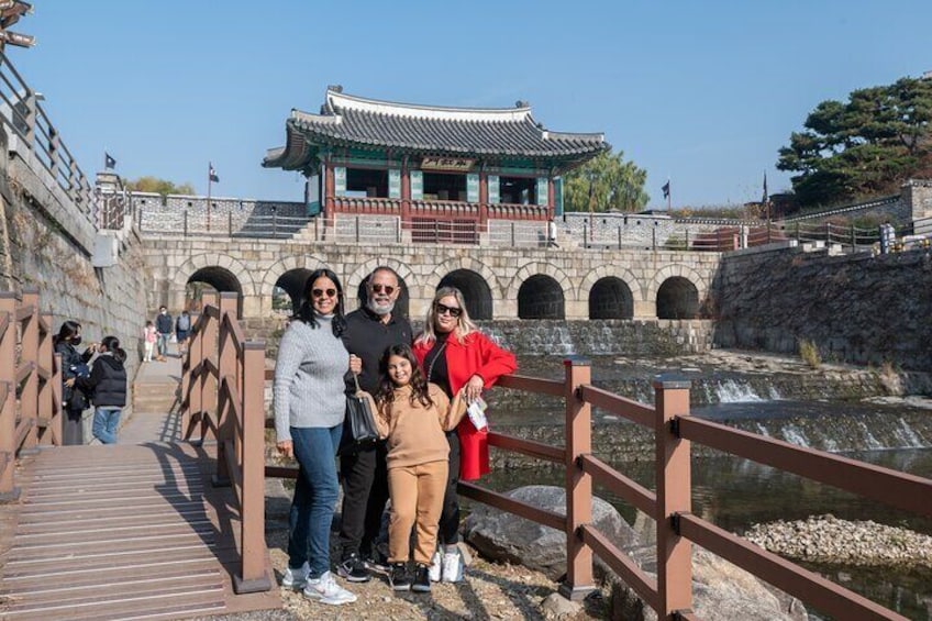 Exclusive Private Tour to Suwon UNESCO Fortress and Korea Folks Village