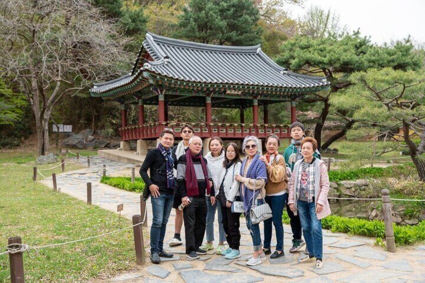 Exclusive Private Tour to Suwon UNESCO Fortress and Korea Folks Village