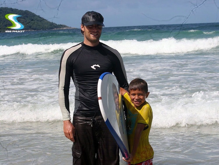 Phuket Surfing Lesson, ride a wave on your first course !