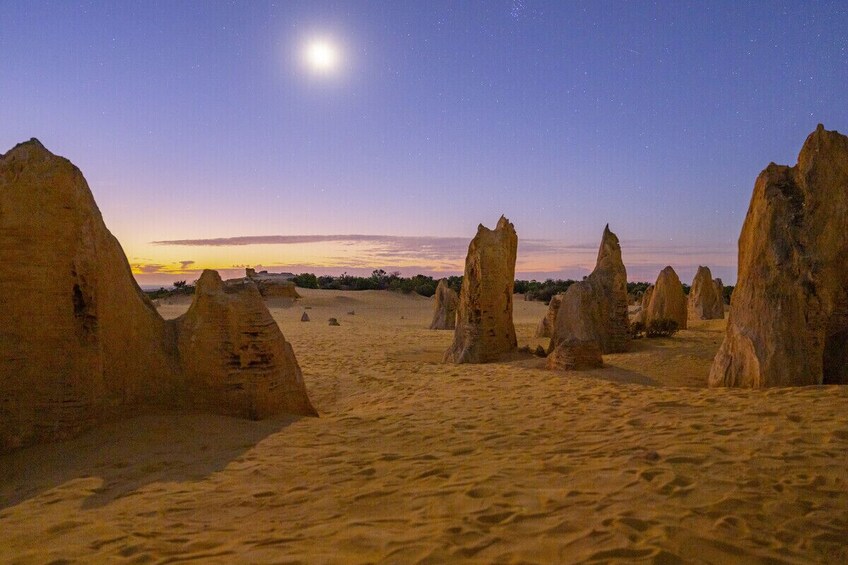 Pinnacles Sunset Dinner and Stargazing Day Tour a Small Group Experience