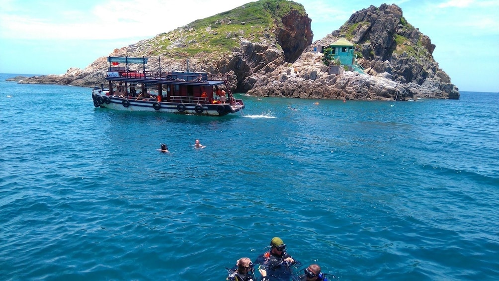 Boat and people snorkeling on the Nha Trang Islands