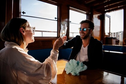 Crucero en barco de madera por Barcelona: Una experiencia costera inolvidab...