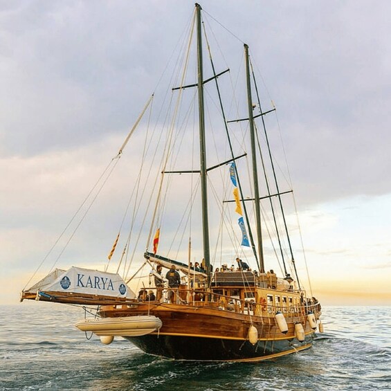 Barcelona wooden boat cruise: Unforgettable coastal experience