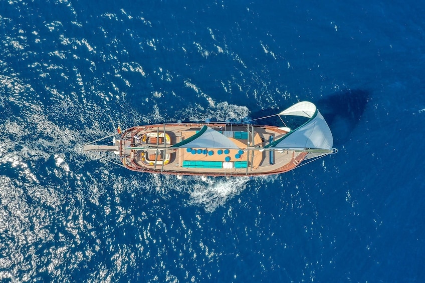 Barcelona Sunset Sail: Live Music by Aperol