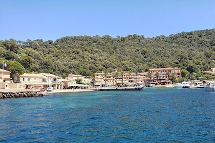 Private boat trip around the island of Port Cros.