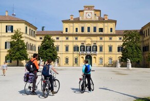 Bike Tour Castle of Torrechiara with Lunch from Parma