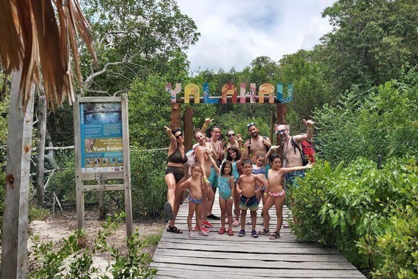 Boat Tour of Three Islands in Holbox with Transportation
