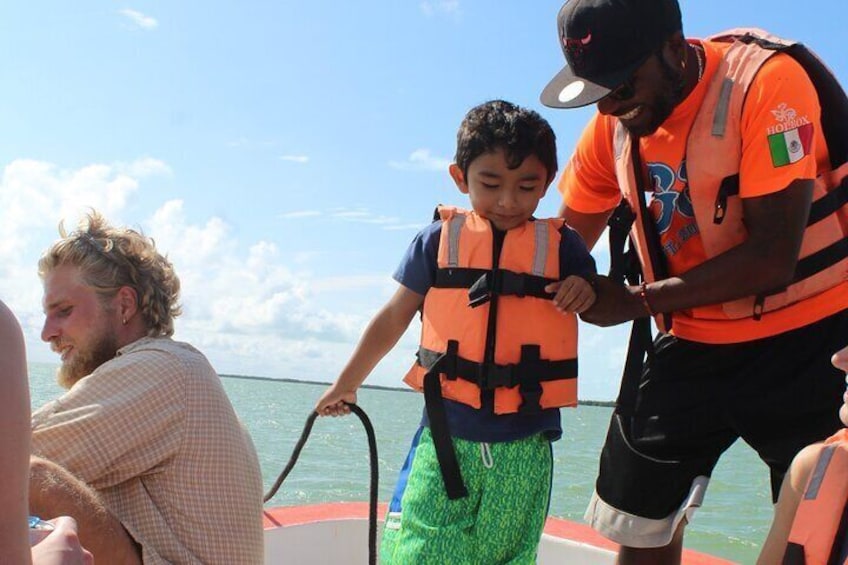 Boat Tour of Three Islands in Holbox with Transportation