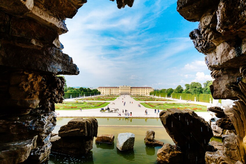 Schönbrunn Palace Tour with audio-guide and Concert