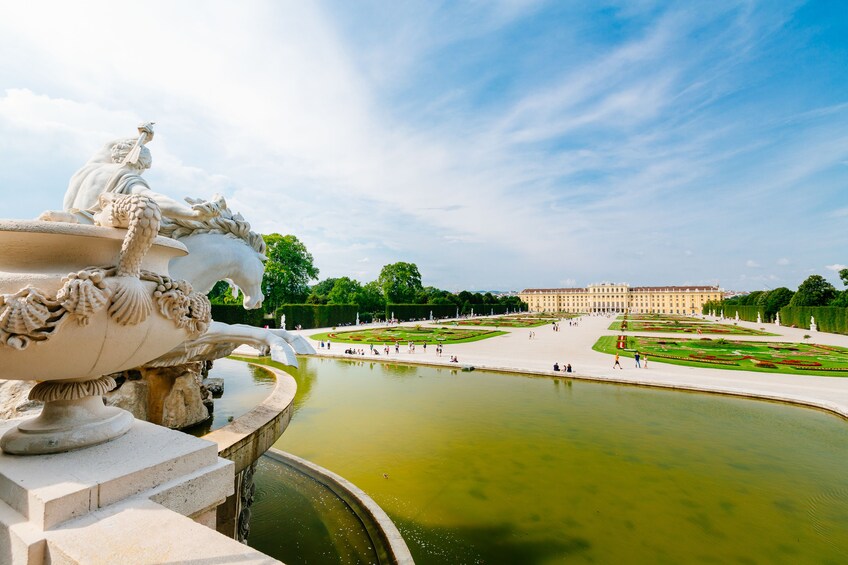 Schönbrunn Palace Tour with audio-guide and Concert