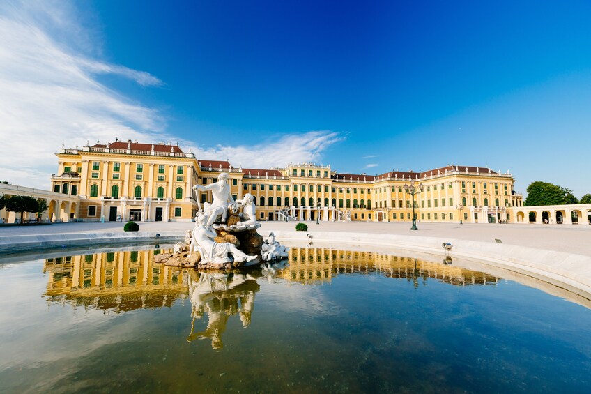 Schönbrunn Palace Tour with audio-guide and Concert