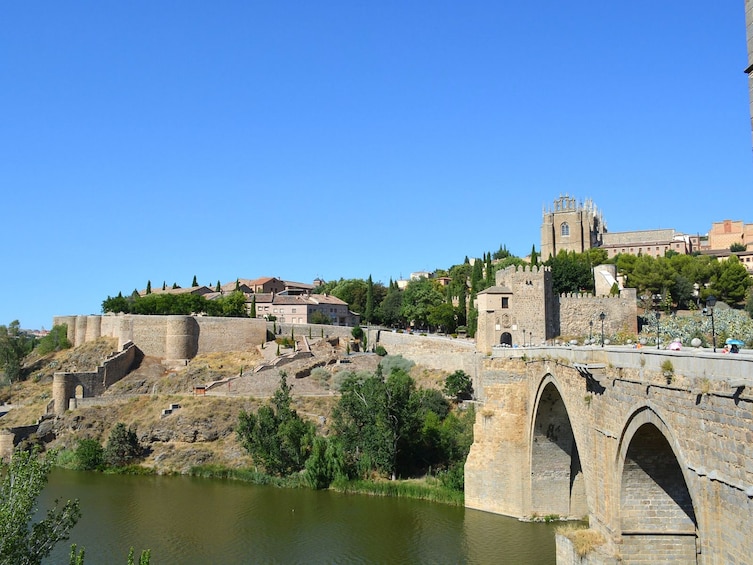 Bridge and walls of the city of Toledo