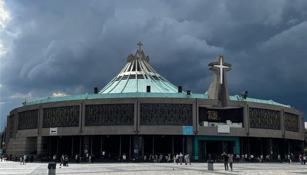 Guadalupe Shrine & Pyramids Teotihuacan Tour-Optional Lunch