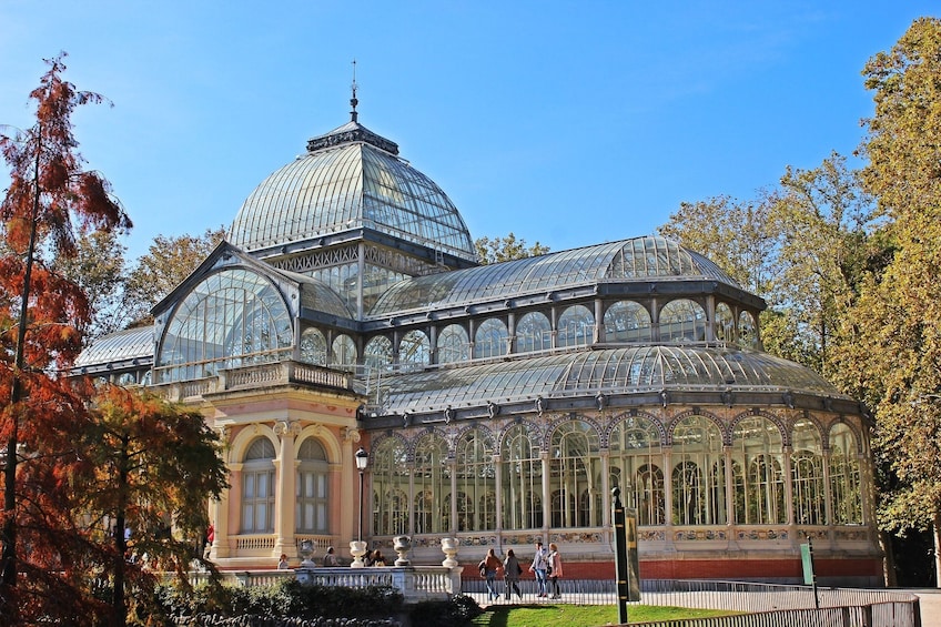 In front of the Palacio de Cristal del Retiro
