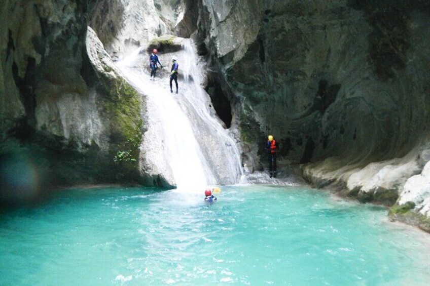 2-Day Tour with Canyoning and Rappelling to the Infiernillo Canyon