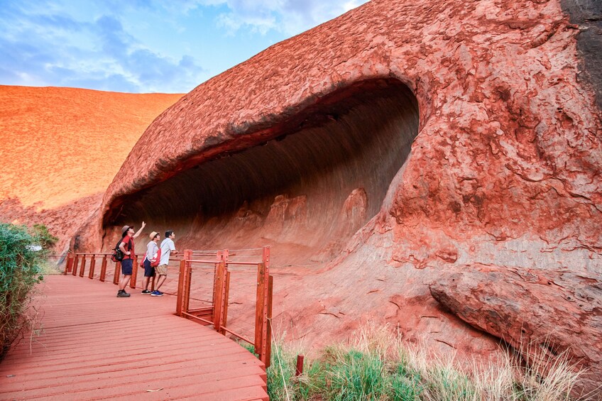 4 Tour Uluru Combo with Kata Tjuta Sacred Sights and Sunsets