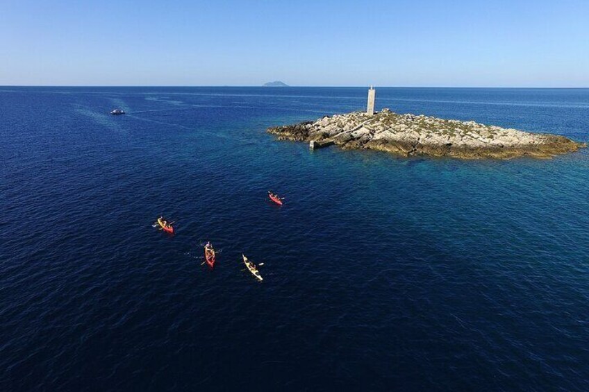 4 Hours Sea Kayaking in Komiža