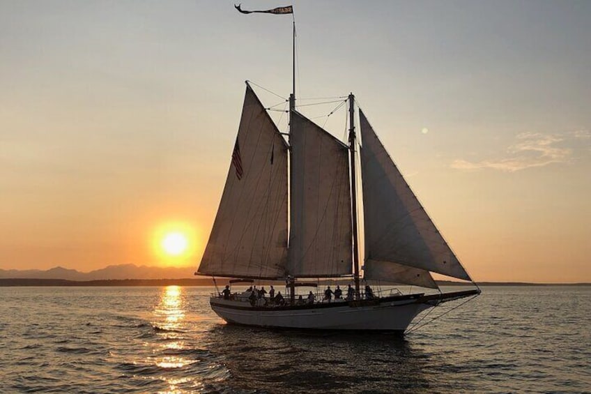 Come on board and let’s raise a toast to an amazing sunset sail on Seattle’s premier harbor cruise!