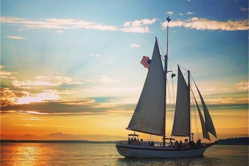 Join us for a two-hour sunset sailing tour from Seattle's Waterfront! See the city skyline and majestic mountain views on one of our public boat rides.