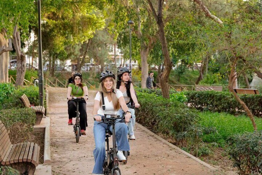 E-bike Food Tour Tasting in Heraklion