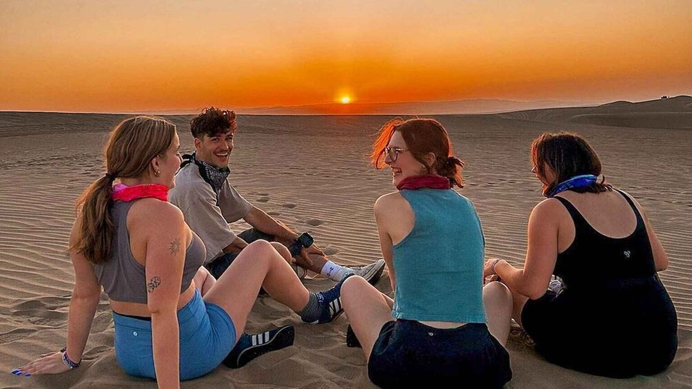 From Lima: Paracas and Huacachina Oasis Tour with Luxury Bus