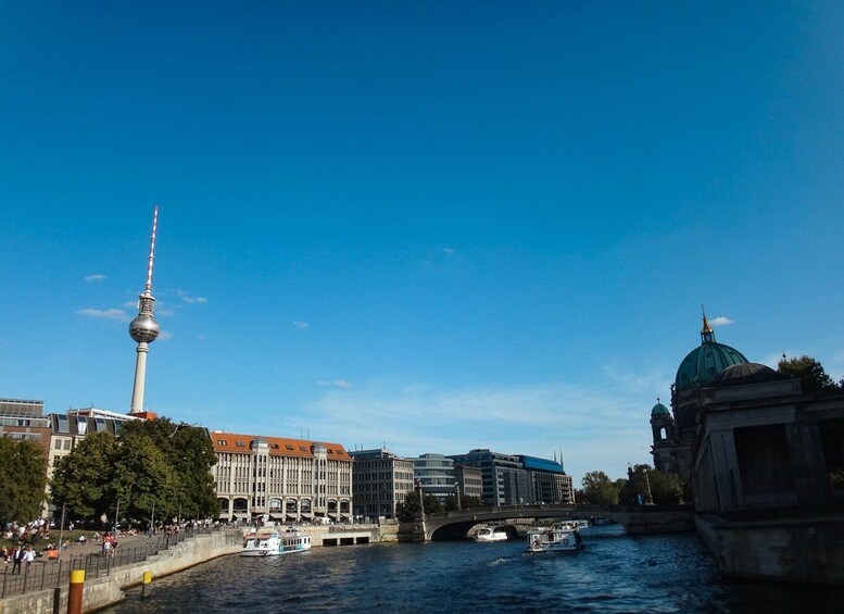 Picture 9 for Activity Berlin: 2.5-Hour East Side Boat Cruise with Commentary
