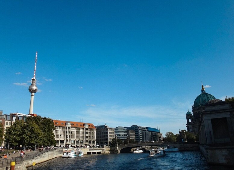 Picture 9 for Activity Berlin: 2.5-Hour East Side Boat Cruise with Commentary