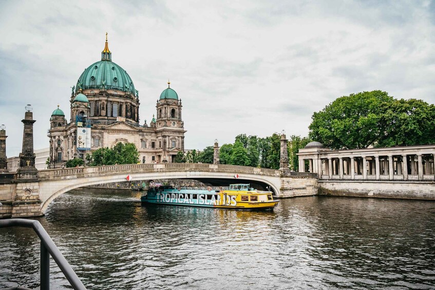 Picture 2 for Activity Berlin: 1-Hour City Sightseeing River Cruise