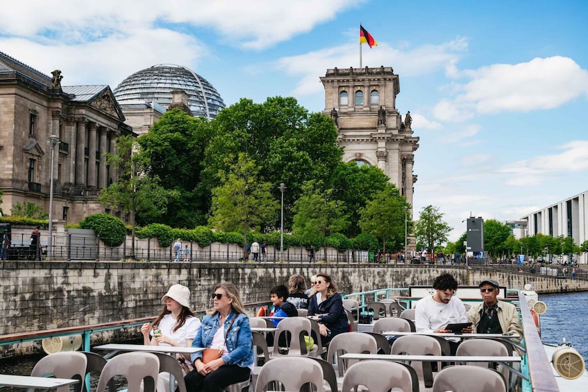 Picture 12 for Activity Berlin: 1-Hour City Sightseeing River Cruise