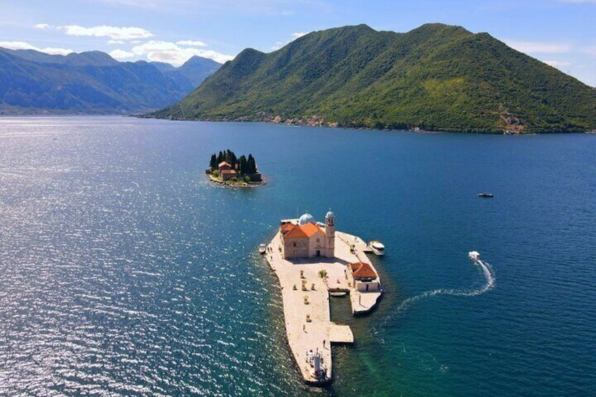 Boka Bay Essence: Kotor and Perast Private Tour with Oyster Tasting