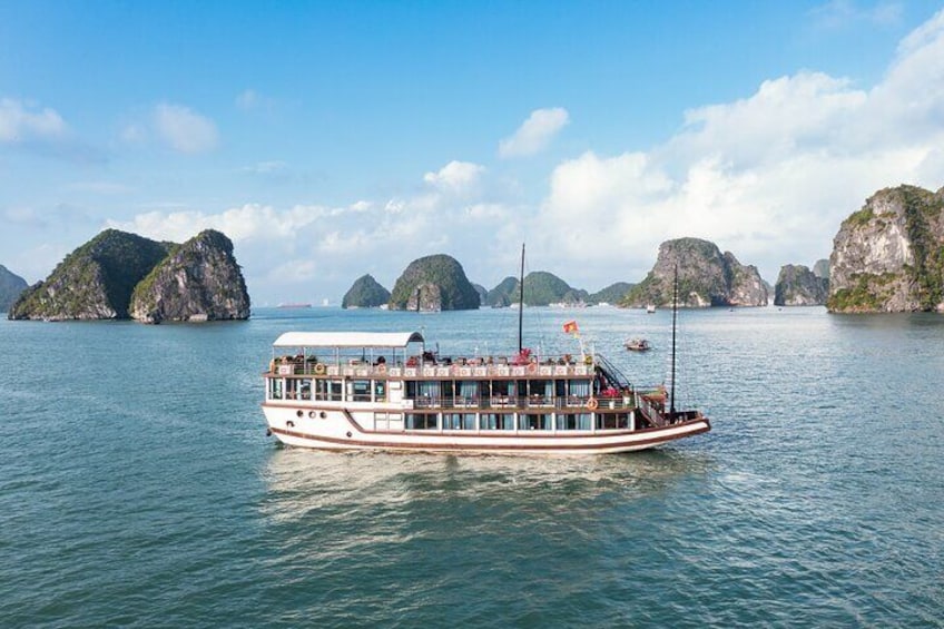 Hanoi: Ninh Binh Tour and Ha Long Bay Cruise 3-Day Trip