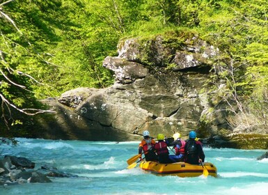 Slovenia: Puolen päivän koskenlasku Soča-joella valokuvineen