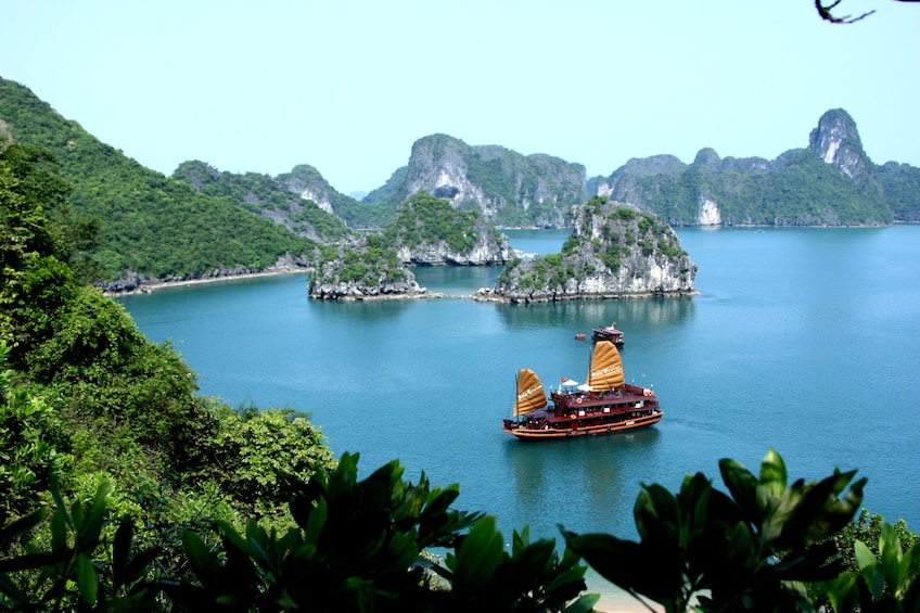 2-Days Halong Cruise Deluxe Junk