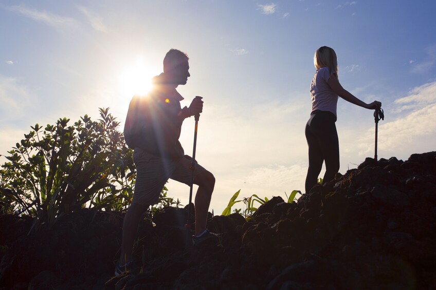 Silhouette of a hiking couple in Costa Rica