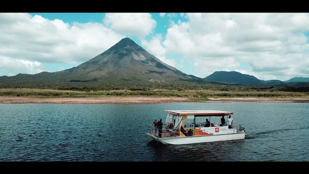 Arenal Lake Boat Trip ( pantoon boat ) NEW