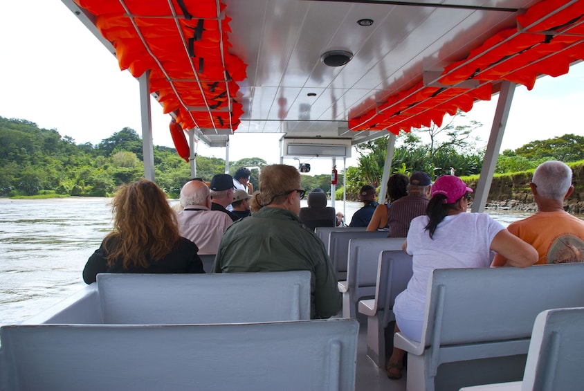 Shuttle from Arenal to Manuel Antonio with Crocodile Tour