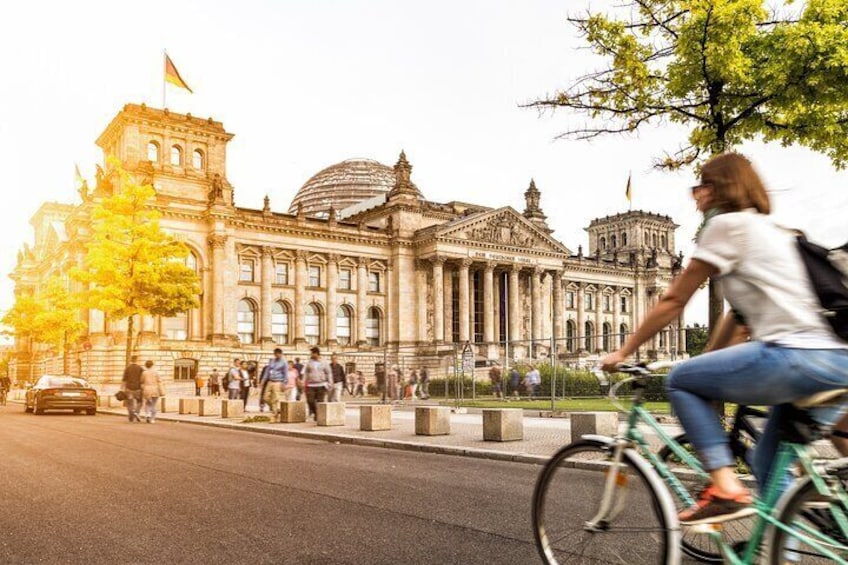 Half-Day Bike Tour of Berlin Top Attractions with Private Guide