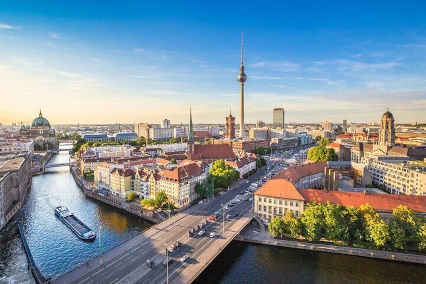 Half-Day Bike Tour of Berlin Top Attractions with Private Guide