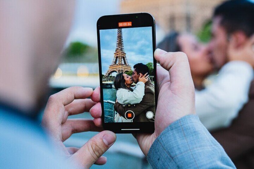 Paris Seine River Dinner Cruise with Rooftop and Live Singer