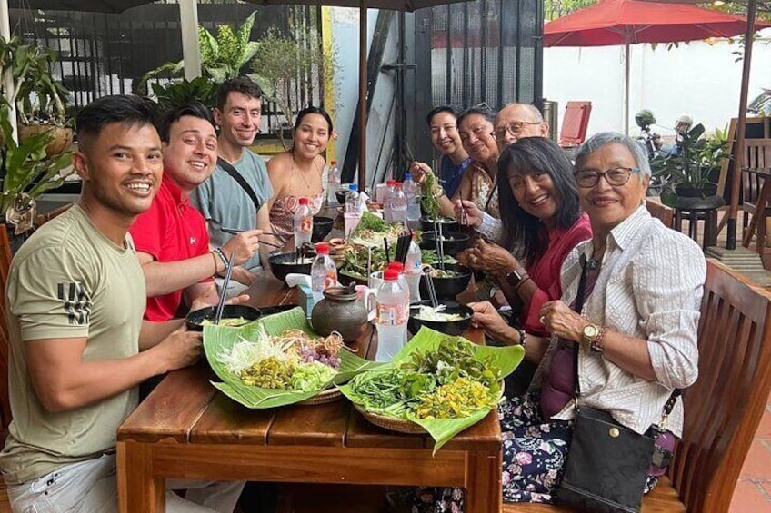 Phnom Penh Authentic Evening Food Tour 100% By Local