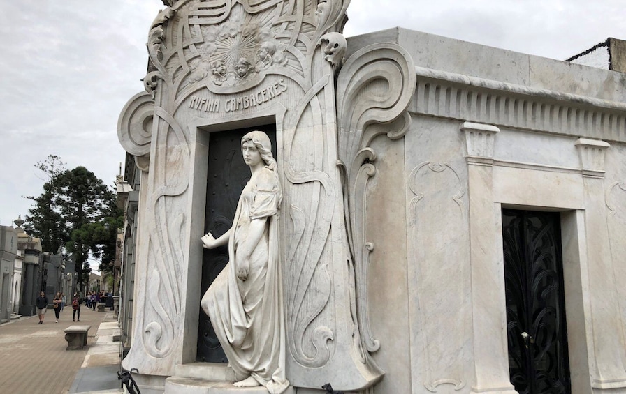 Picture 6 for Activity Buenos Aires: La Recoleta Cemetery Guided Tour in English