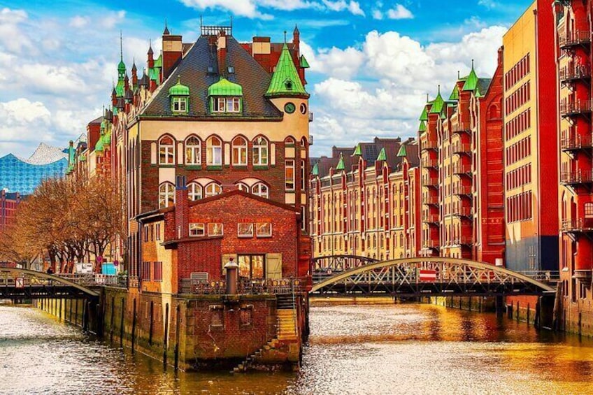 Bike Tour with a Private Guide: Hamburg Best Highlights 
